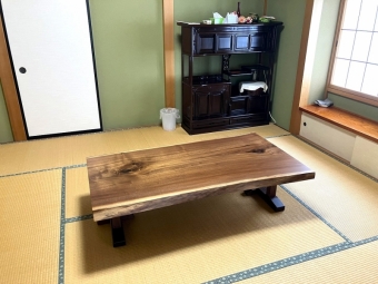 長岡市のS様邸へ151幅一枚板ウォールナット材フロアテーブルをお届けしました！