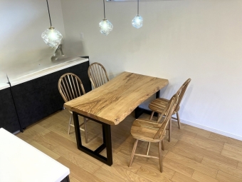 新潟市のW様邸へ152幅一枚板タモ材ダイニングテーブルをお届けしました！