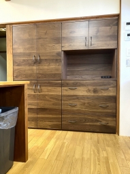 新潟市のF様邸へ170幅ウォールナット材特注カップボードをお届けしました！