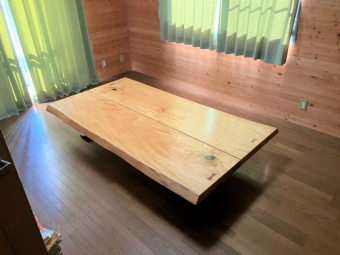 新潟市のI様邸へ198幅栃材特注フロアテーブルをお届けしました！