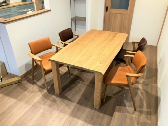 新潟市のS様邸へ160幅春楡材ダイニングテーブル、腰にやさしい椅子をお届けしました！