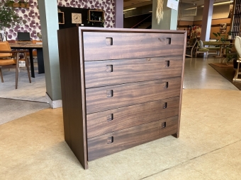 聖籠町のE様邸へ85幅楠材特注チェストをお届けしました!