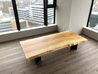 新潟市のW様邸へ180幅一枚板栃材フロアテーブルをお届けしました!