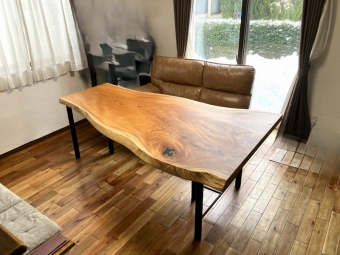 新潟市のM様邸へ200幅一枚板欅材ダイニングテーブルをお届けしました!