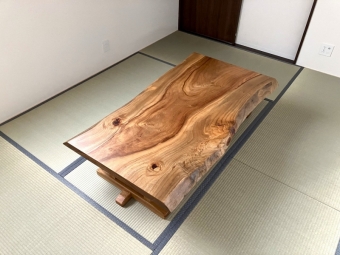 新潟市のS様邸へ151幅一枚板楠材フロアテーブルをお届けしました!